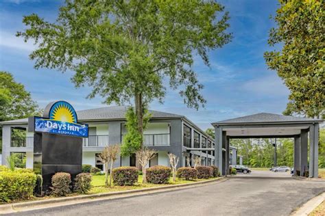 days inn i 10 pensacola.